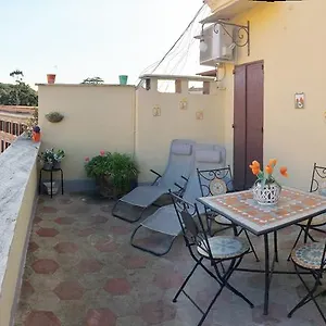 Apartment Casa Tua Sul Tetto Di, Rome