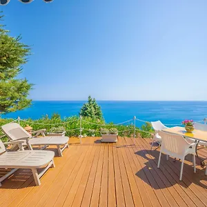 The Sound Of The Sea Holiday home